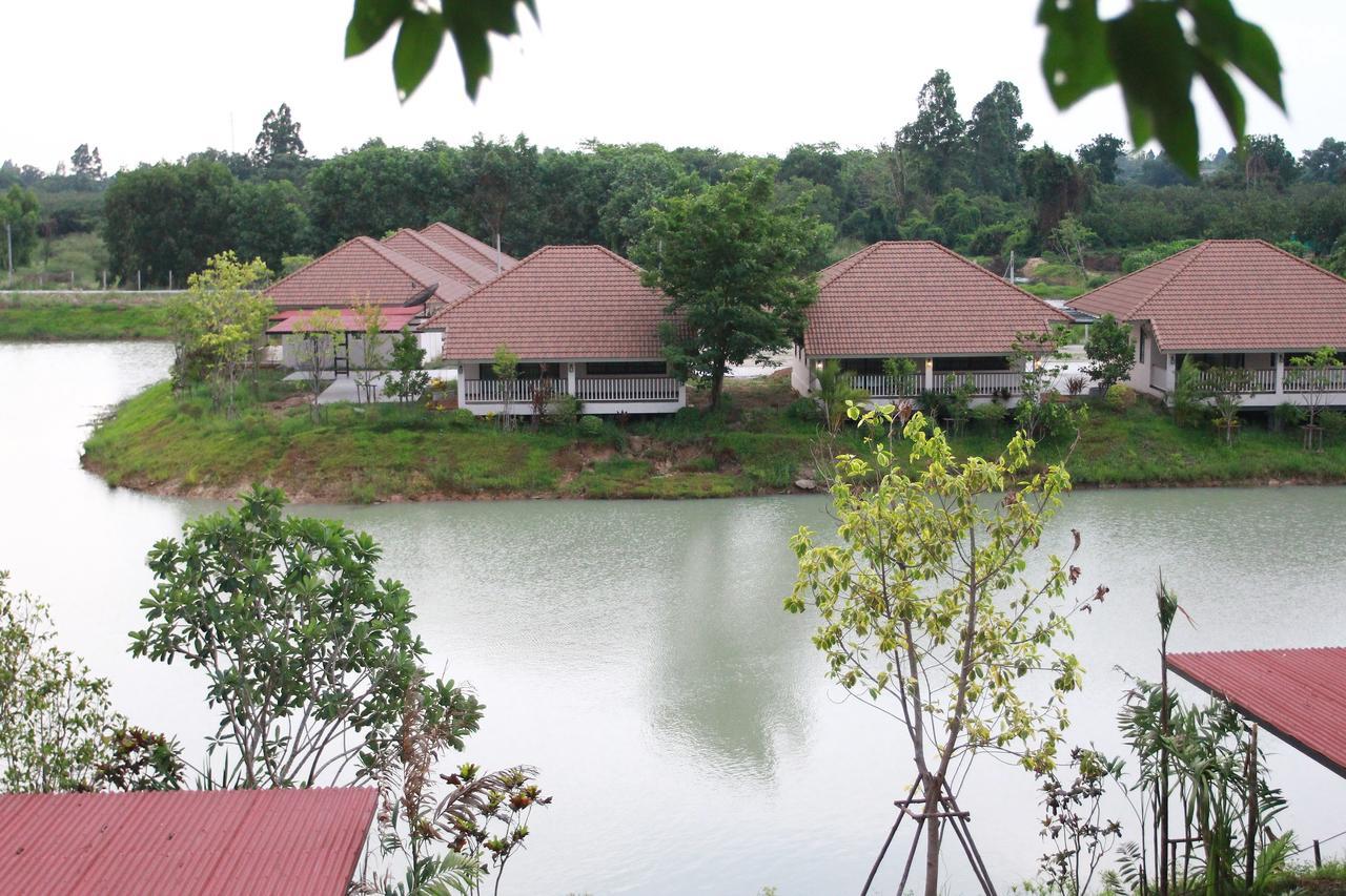 Pirom Lake And Resort Si Maha Phot Exterior photo