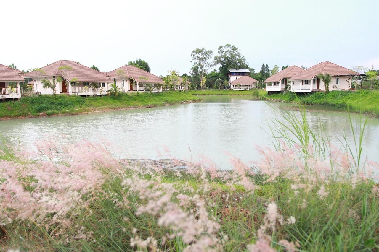 Pirom Lake And Resort Si Maha Phot Exterior photo