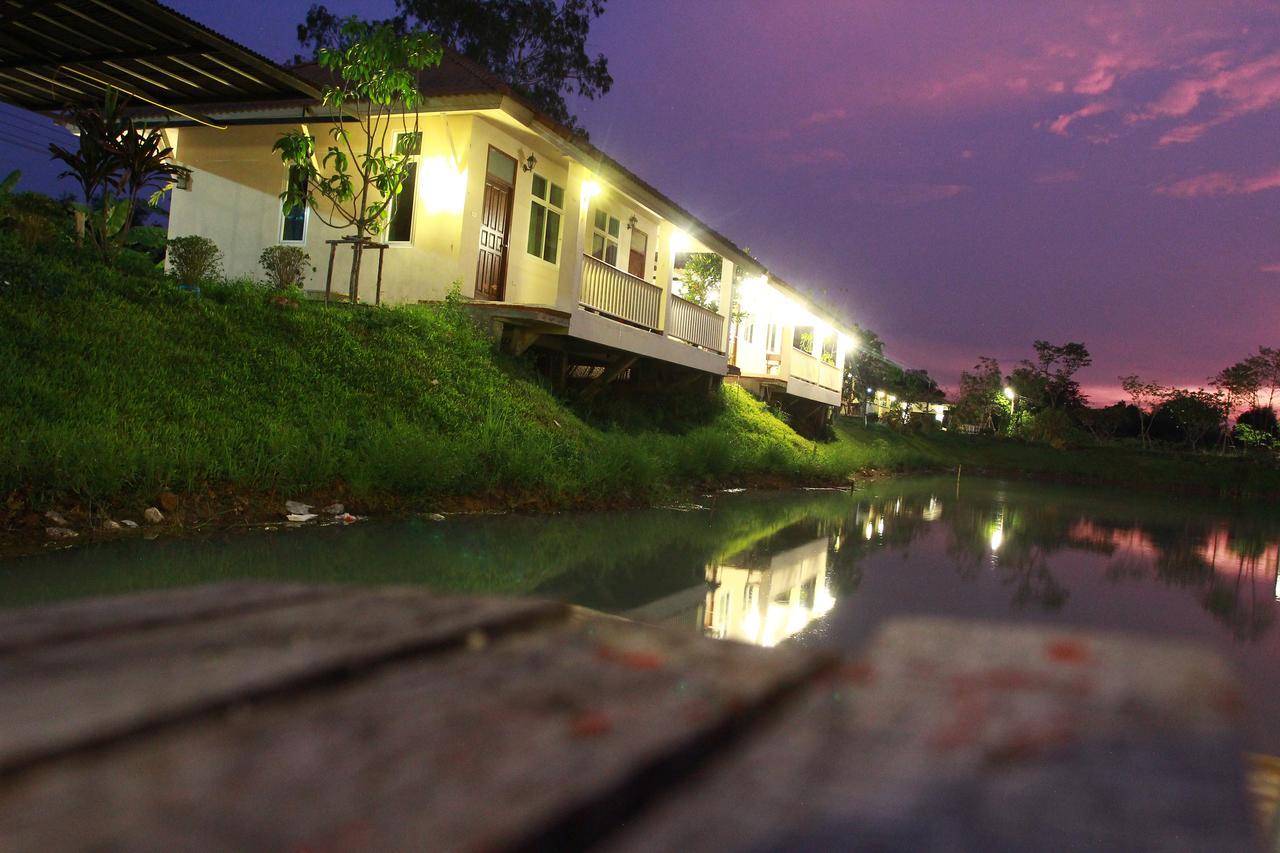Pirom Lake And Resort Si Maha Phot Exterior photo