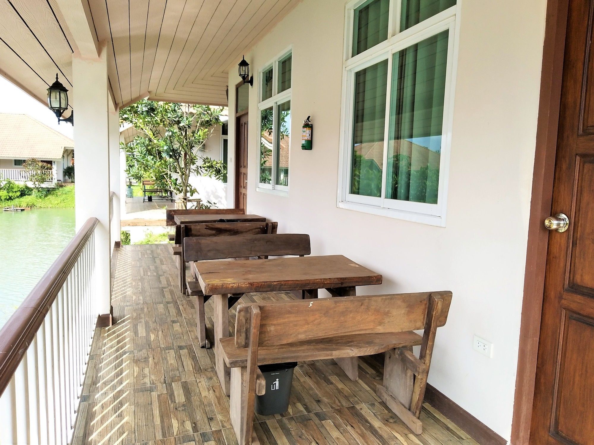 Pirom Lake And Resort Si Maha Phot Exterior photo